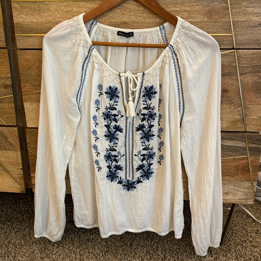 Abercrombie & Fitch women’s top with blue embroidery, size S